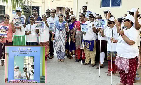 பார்வையற்ற மாற்றுத்திறனாளிகள் தொடு உணர்வு மூலம் தேர்தலில் வாக்களிப்பது குறித்து விழிப்புணர்வு 