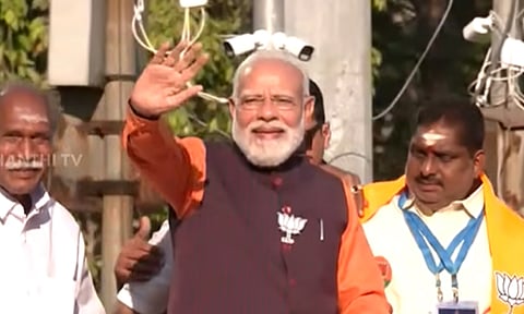 புதுச்சேரியில் ‘ரோடு ஷோ’ நடத்திய பிரதமர் மோடி - பொதுமக்கள் உற்சாக வரவேற்பு