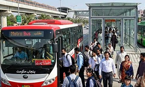 பாகிஸ்தானில் பொதுப் போக்குவரத்து இலவசம்