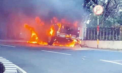 திருப்பதி மலைப்பாதையில் கார் தீப்பிடித்து எரிந்தது
