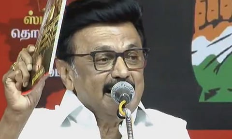சூப்பர் ஸ்டாரு யாருன்னு கேட்டால்.. பாட்டு பாடி அசத்திய முதல்-அமைச்சர் மு.க.ஸ்டாலின்