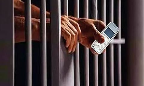 சேலம் மத்திய சிறையில் செல்போன்,சார்ஜர் பறிமுதல்: இருவர் மீது வழக்குப்பதிவு