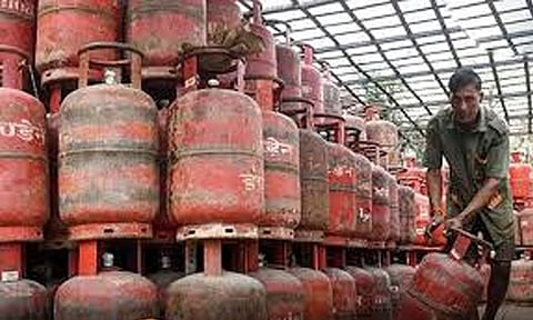 கடந்த 2 வாரங்களில் நாடு முழுவதும் 6.6 லட்சம் 5கிலோ சிலிண்டர் விற்பனை