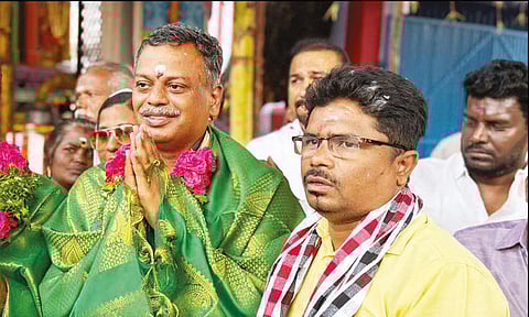 திருச்சி கிழக்கு தொகுதி அதிமுக வேட்பாளர் தொடர்புடைய இடங்களில் விடிய விடிய சோதனை