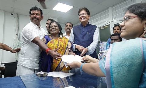 பா.ஜ.க. வேட்பாளர் தமிழிசை சவுந்தரராஜன் மயிலாப்பூரில் வேட்புமனு தாக்கல்