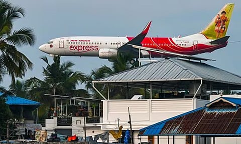 ஏர் இந்தியா விமானத்தில் நாளை முதல் டிக்கெட் விலை உயர்வு ; பயணிகள் அதிர்ச்சி

