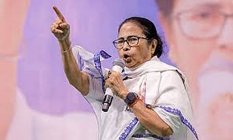 கொல்கத்தாவை தாக்குவோம் என்ற பாகிஸ்தான் அச்சுறுத்தல் குறித்து பிரதமர் மவுனம் காப்பதாக மம்தா பானர்ஜி கண்டனம்