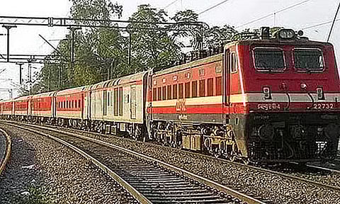 சென்னை எழும்பூர் - நெல்லை இடையே சிறப்பு ரெயில்
