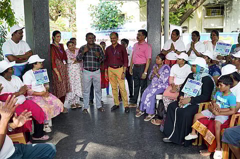 சென்னையில் காது கேளாதோர், வாய் பேச இயலாதோர்களுக்கு சைகை மொழியில் தேர்தல் விழிப்புணர்வு 