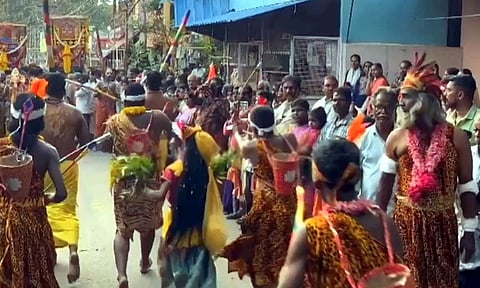 பங்குனி உத்திர திருவிழா: வேளிமலை முருகன் கோவிலில் பாரம்பரிய குறவர் படுகளம் நிகழ்ச்சி