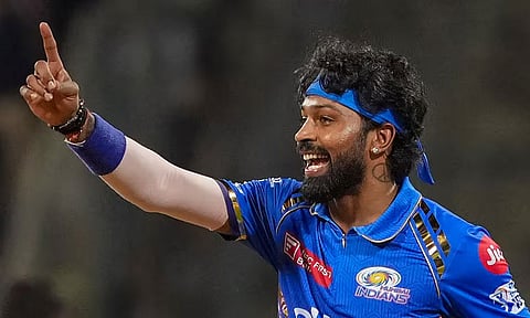 ராஜஸ்தான் அணிக்கு எதிரான போட்டியில் விளையாடும் ஹர்திக் பாண்டியா 
