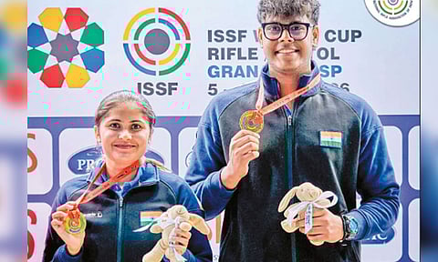 உலகக் கோப்பை துப்பாக்கி சுடுதல்: தங்கம் வென்ற இந்திய ஜோடி 