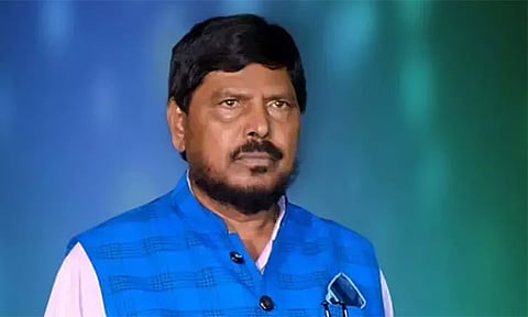 எம்.ஜி.ஆர், என்.டி.ஆர் ஜெயலலிதா வரிசையில்  விஜய் உள்ளார்: ராமதாஸ் அத்வாலே