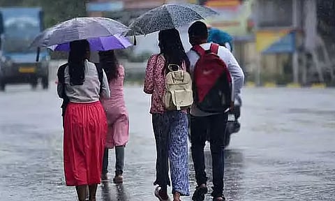 12 மாவட்டங்களில் இரவு 7 மணி வரை மழைக்கு வாய்ப்பு
