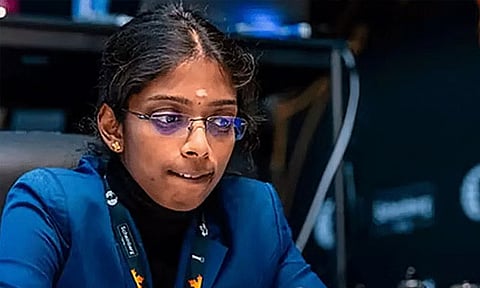 கேண்டிடேட்ஸ் செஸ்: முதலிடத்திற்கு முன்னேறிய வைஷாலி