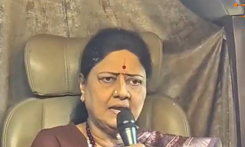 கொரோனா பாதித்த பெண்ணை எனது அறைக்குள் அனுப்பிவிட்டனர்: சசிகலா பரபரப்பு பேச்சு