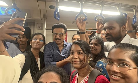 சென்னை: மெட்ரோ ரெயிலில் பயணம் செய்து வாக்கு சேகரித்த முதல்-அமைச்சர் மு.க.ஸ்டாலின்

