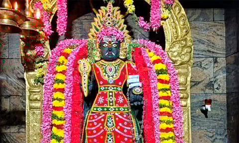 சிறப்பு அலங்காரத்தில் கால பைரவர்