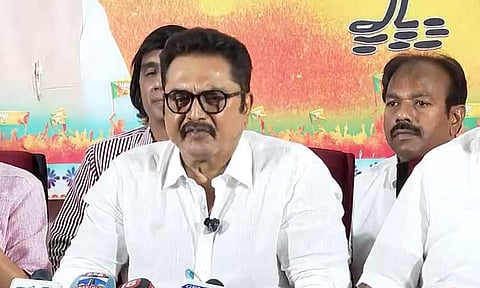 ஜனநாயகன் பட விவகாரத்தை அரசியல் ஆக்கக்கூடாது - சரத்குமார் 