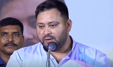 ஆசிரியர் தகுதி தேர்வு 4 - பீகார் இளைஞர்களின் கனவு நிறைவேறுமா: தேஜஸ்வி யாதவ் கேள்வி