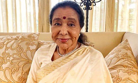 பழம்பெரும் பின்னணி பாடகி ஆஷா போஸ்லே மருத்துவமனையில் அனுமதி