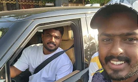 
கேரளாவில் ரசிகருக்கு இன்ப அதிர்ச்சி கொடுத்த சாஞ்சு சாம்சன்
