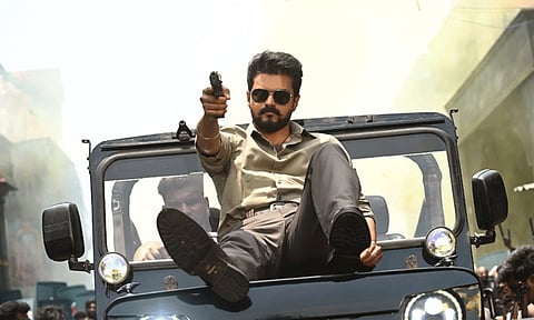 
திட்டமிட்ட செயலா.. தற்செயலா? மொத்த திரையுலகினரையும் அதிர்ச்சிக்குள்ளாக்கிய 'ஜனநாயகன்' லீக்