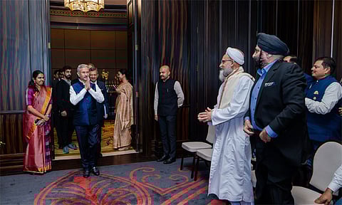 மேற்கு ஆசியாவில் நிலவும் போர் சூழல்: அபுதாபி சென்றடைந்தார் ஜெய்சங்கர்