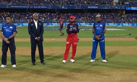 பெங்களுரு அணிக்கு எதிராக மும்பை பந்துவீச்சு தேர்வு