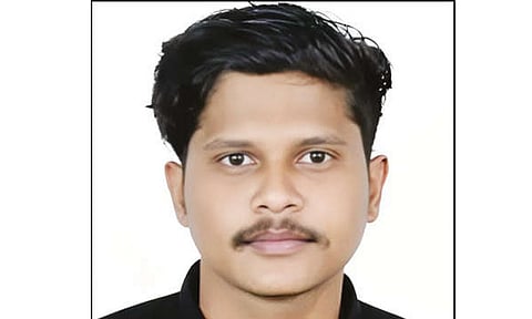 பழுது பார்த்த போது, ஜாக்கி நழுவியதால் சோகம்:  பஸ்சுக்கு அடியில் சிக்கி மெக்கானிக் பலி  