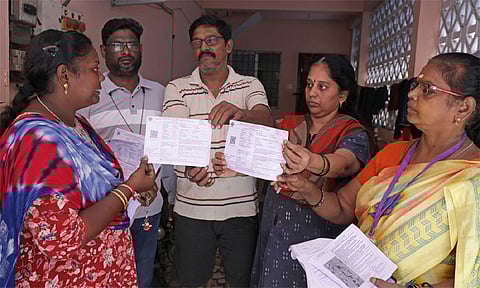 தமிழகம் முழுவதும் பூத் சிலிப் வீடு வீடாக வினியோகம்