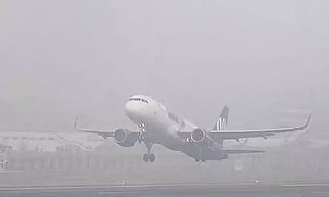 நியூசிலாந்து நாட்டை தாக்கிய புயல்; 90 விமானங்கள் ரத்து - 5 பேர் உயிரிழப்பு 