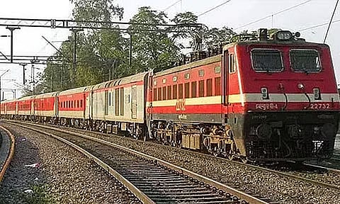 திருப்பூர் வழியாக போத்தனூர்-பரவுனி இடையே சிறப்பு ரெயில்
