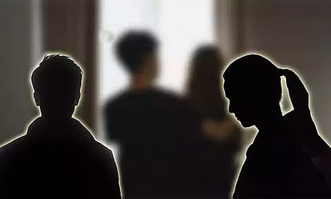 தாயுடன் கள்ளத்தொடர்பு வைத்திருந்த நண்பனை கழுத்தை அறுத்து கொன்ற பிளஸ்-2 மாணவர்