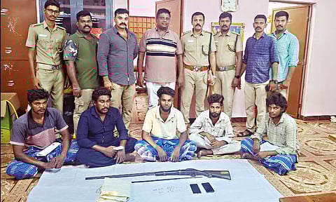 மானை வேட்டையாடி இறைச்சி விற்ற 5 பேர் கைது - வனத்துறையினர் நடவடிக்கை