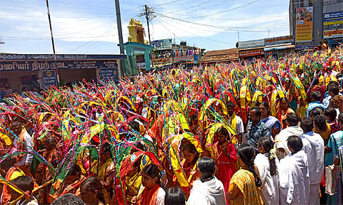 காவடி திருவிழாவில் பங்கேற்ற பக்தர்கள்