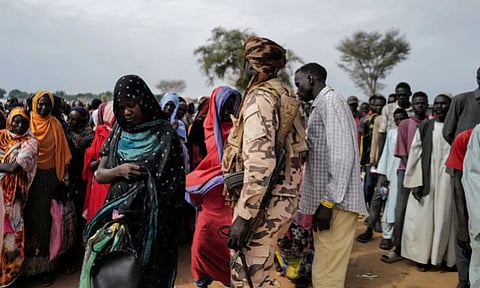 பசி கொடுமையின் உச்சம் சூடானில் இலை தழைகளை தின்று உயிர் வாழும் மக்கள்