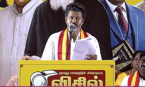 மகளிருக்கு மாதம் ரூ.2,500; மீனவர்களுக்கு நிரந்தர வீடு; ஏஐ அமைச்சகம் - தவெக தேர்தல் அறிக்கையின் 10 உத்தரவாதங்கள்