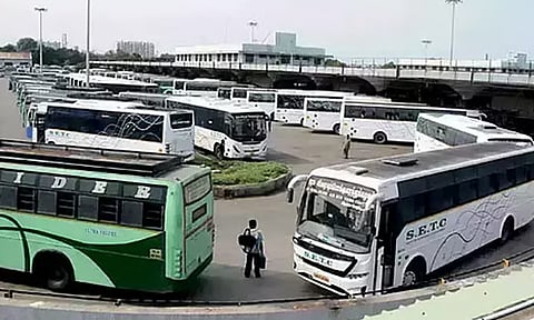 வார இறுதி நாட்கள், கோடை விடுமுறைகளை முன்னிட்டு தமிழகம் முழுவதும் 835 சிறப்பு பஸ்கள் இயக்கம்