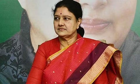 நான் பெங்களூரு போனதால் குளிர்விட்டு போச்சு - சசிகலா சொல்கிறார்