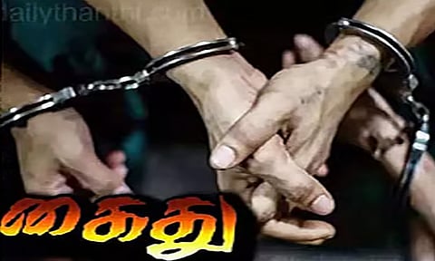 செல்போன் கடையில் திருடிய 3 பேர் கைது