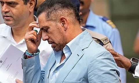 நிலம் வாங்கியதில் முறைகேடு புகார்: பிரியங்கா காந்தியின் கணவருக்கு டெல்லி கோர்ட் சம்மன்