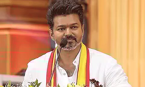 மாவீரர் தீரன் சின்னமலை தியாகத்தை போற்றுவோம்: விஜய்