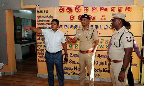 பெரம்பூர்: வாக்குச்சாவடி மையங்களில் பாதுகாப்பு ஏற்பாடுகள் குறித்து தேர்தல் அலுவலர் ஆய்வு