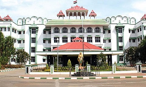 ஆணவ படுகொலையை தடுக்க சிறப்பு சட்டம் இயற்றும்படி அரசுக்கு உத்தரவிட முடியாது: ஐகோர்ட் மதுரை கிளை
