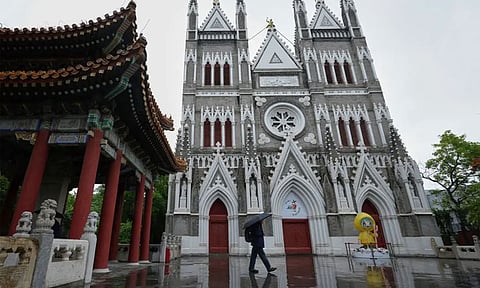 சீனாவில் கத்தோலிக்கர்களுக்கு கடும் நெருக்கடி: அரசு கட்டுப்பாட்டில் உள்ள தேவாலயத்தில் இணைய உத்தரவு
