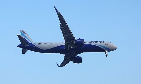 டெல்லியில் தெளிவற்ற வானிலை; பயணிகளுக்கு அறிவுறுத்தல் வழங்கிய இண்டிகோ நிறுவனம்
