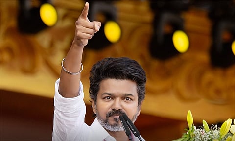 திசை திருப்பும் முதலீட்டுக் கழகம் - தி.மு.க. மீது விஜய் கடும் விமர்சனம்