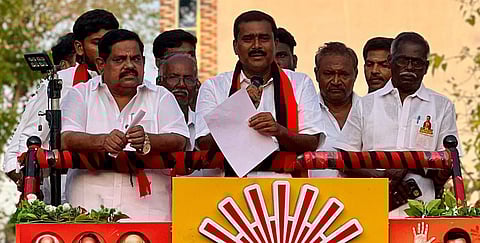 விளாத்திகுளம் சட்டமன்ற தொகுதி தி.மு.க. வேட்பாளர் மார்க்கண்டேயன் சூறாவளி பிரசாரம்!