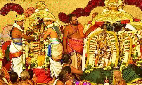 மதுரை மீனாட்சி அம்மன் திருக்கல்யாணம்: தரிசன டிக்கெட்டுகளுக்கு இன்று ஆன்லைன் முன்பதிவு 
